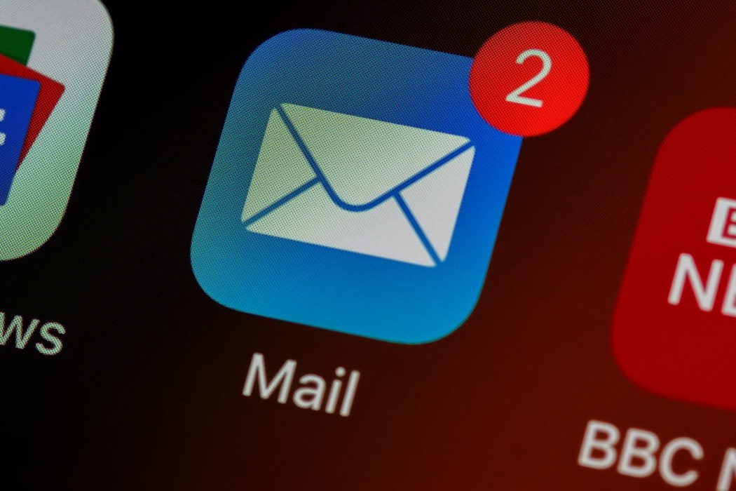 A person writing a support email about an online converter tool